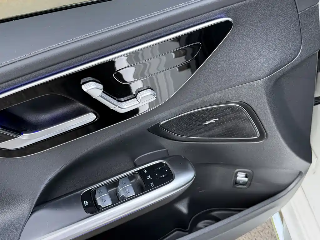 Mercedes-Benz C-Class 2024