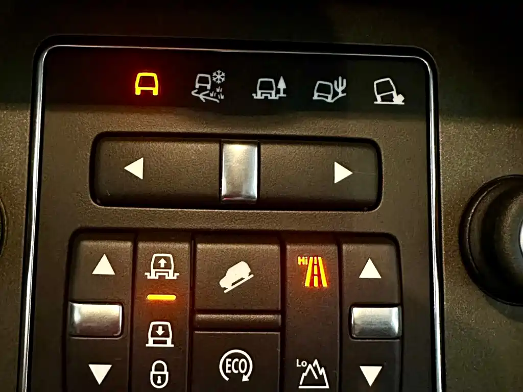 Land Rover Discovery 2016 — фото 16