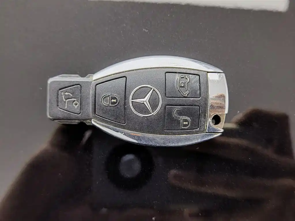 Mercedes-Benz V-Class 2021 — фото 19