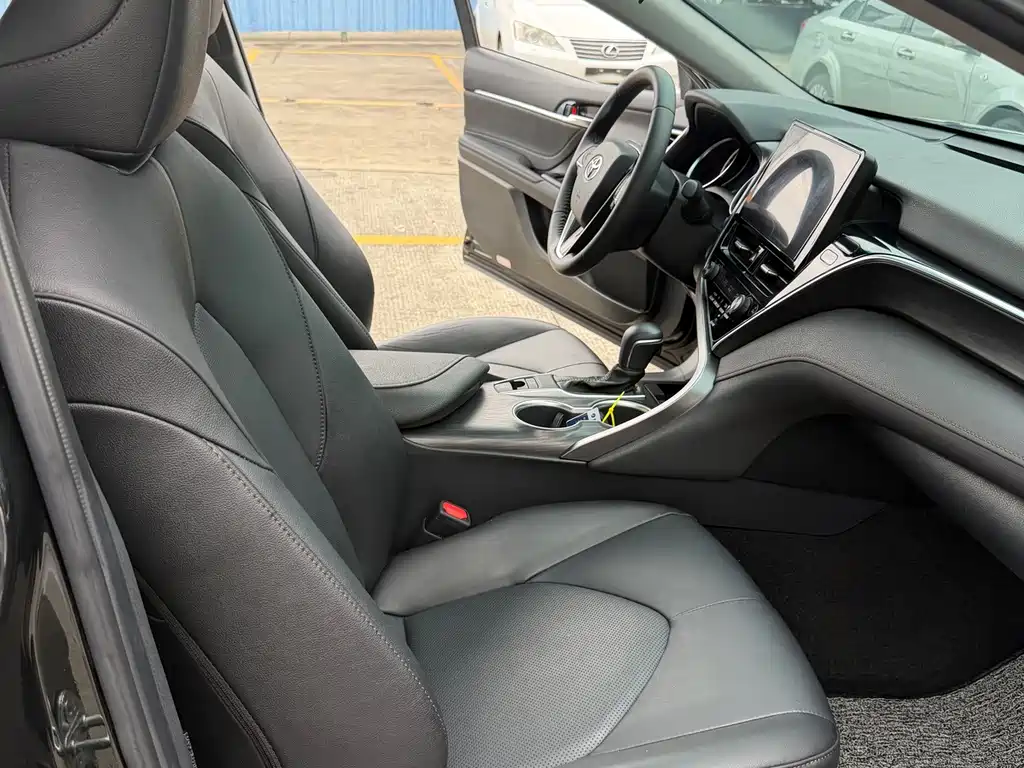 Toyota Camry 2022 — фото 10
