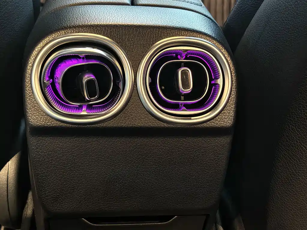 Mercedes-Benz C-Class 2023 — фото 8