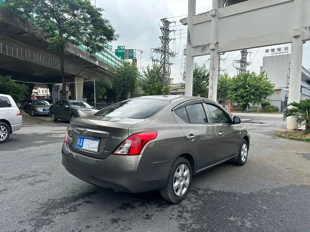 Nissan Sunny 2013
