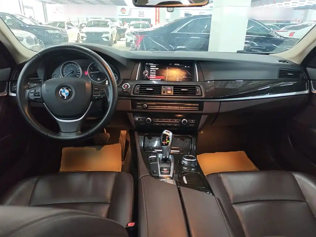 BMW 5 Series 2016 — фото 10