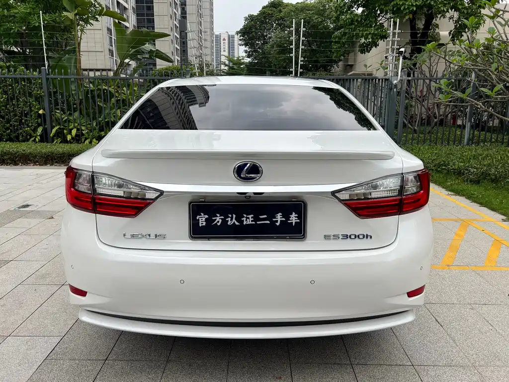 Lexus ES 2018 — фото 5
