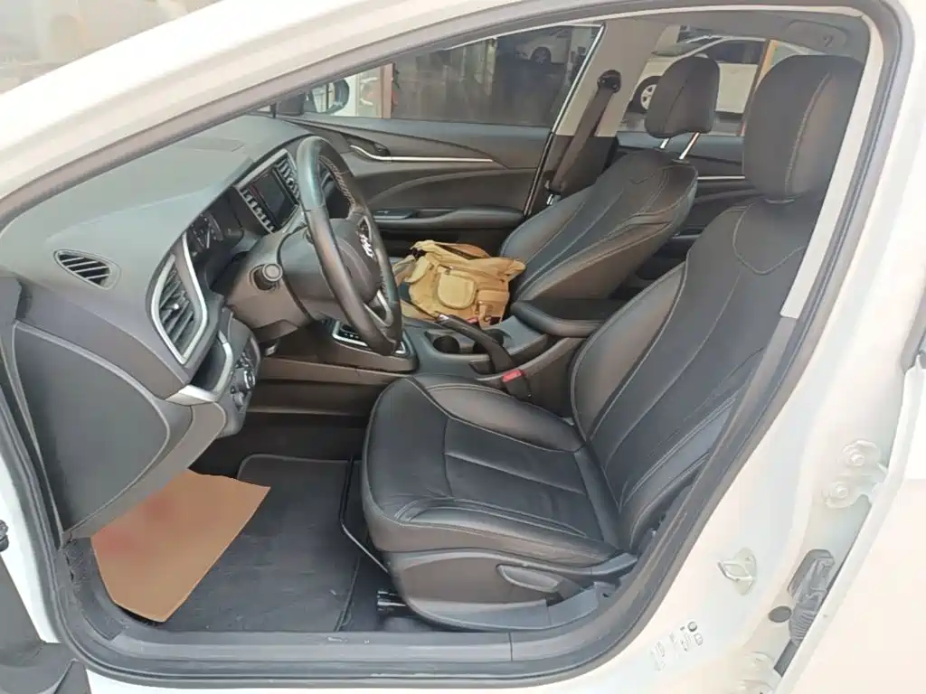 Buick Excelle 2019 — фото 15