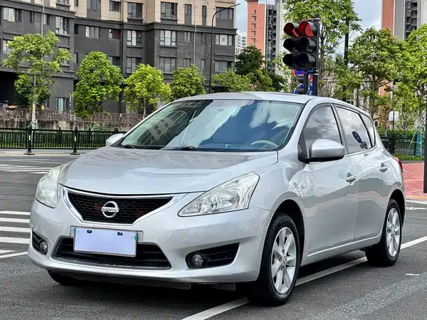 Nissan Tiida 2015