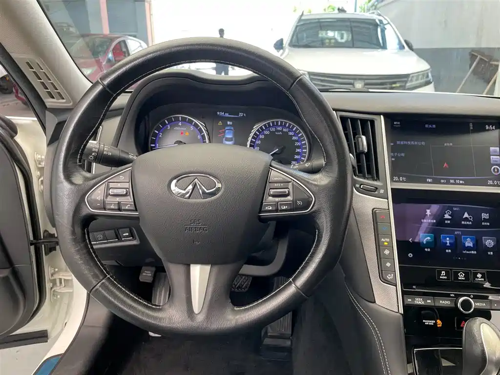Infiniti Q50L 2016 — фото 12
