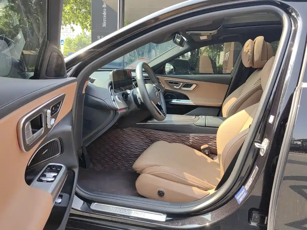 Mercedes-Benz E-Class 2025 — фото 10