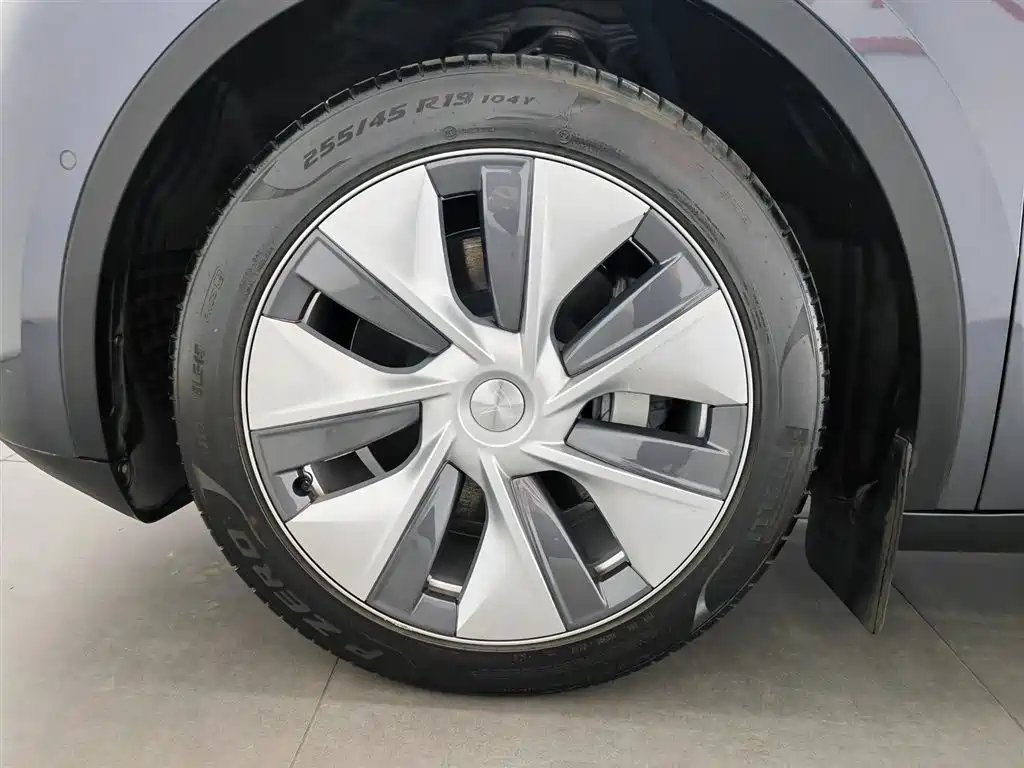 Tesla Model Y 2023 — фото 17