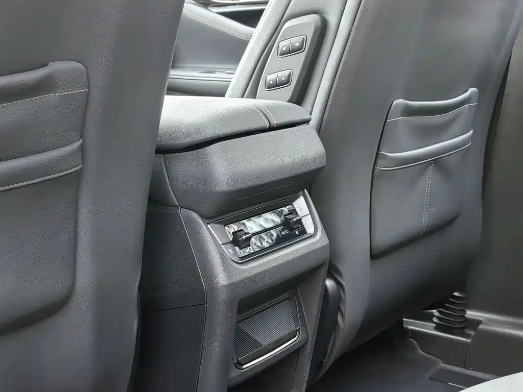 Ford Edge 2023 — фото 16