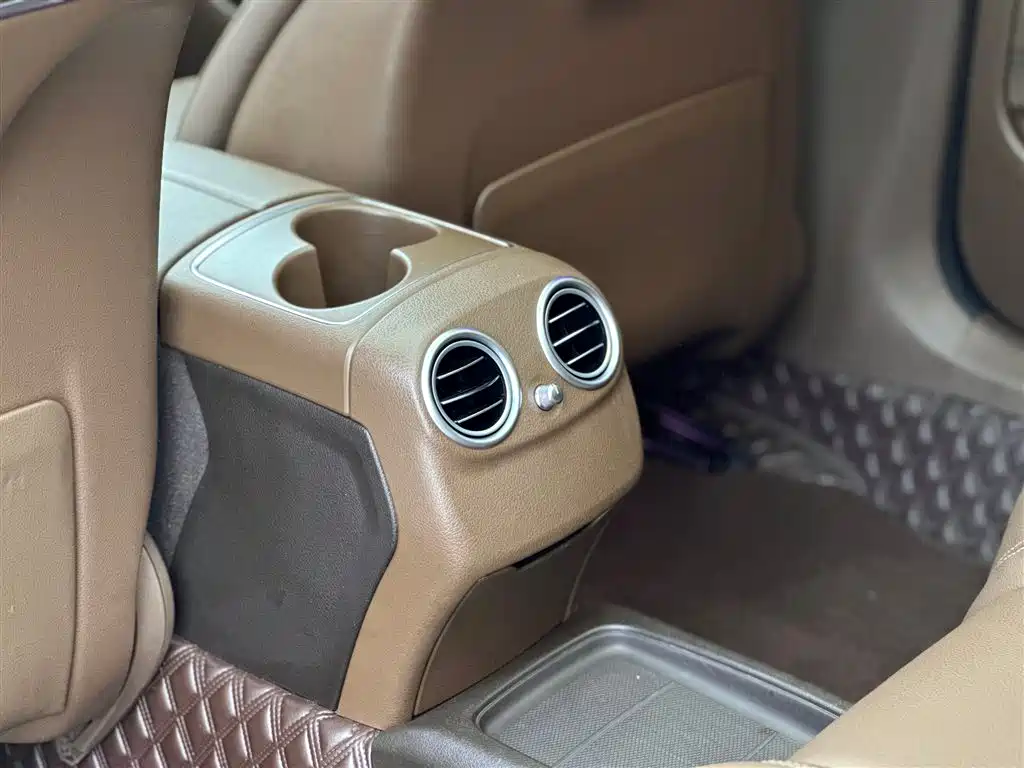Mercedes-Benz E-Class 2020 — фото 12