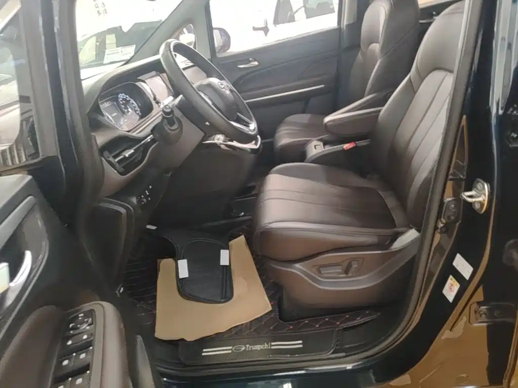 GAC Motor Trumpchi M6 2020 — фото 12