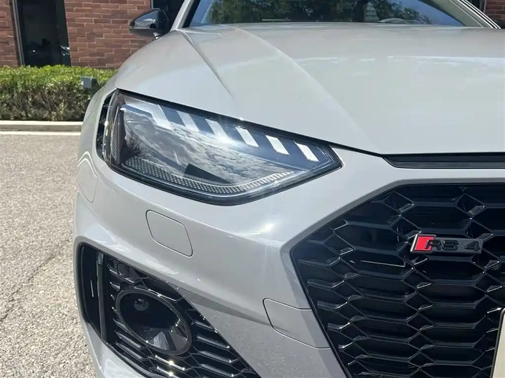 Audi RS 4 2026 — фото 10