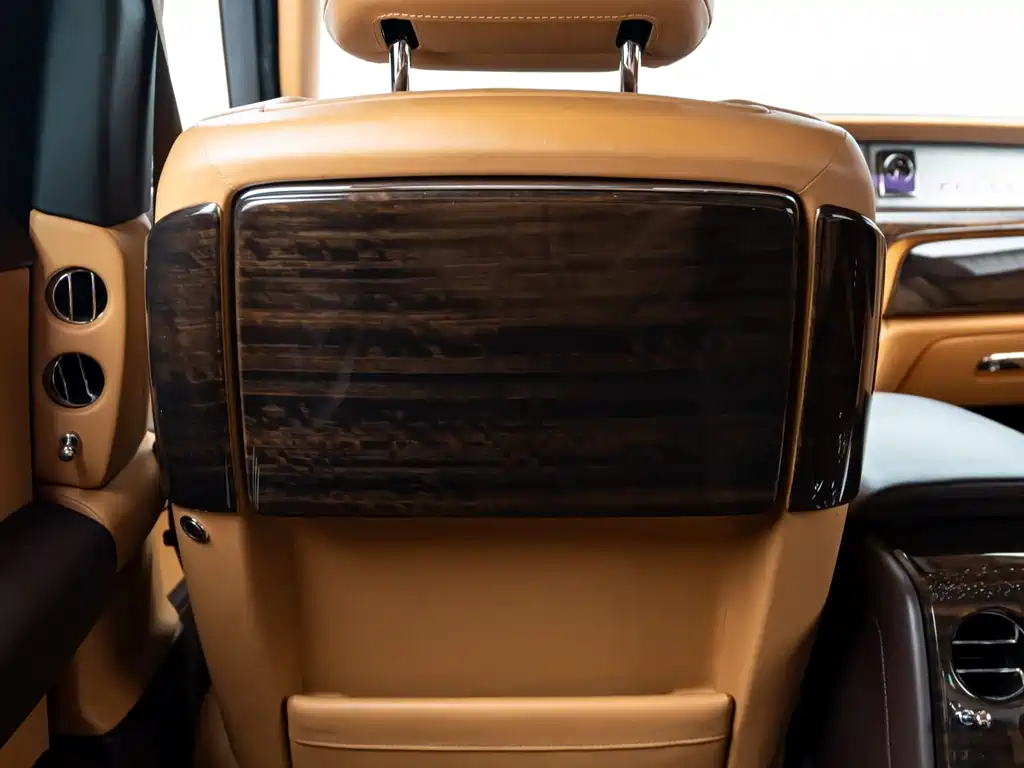 Rolls-Royce Phantom 2018 — фото 16