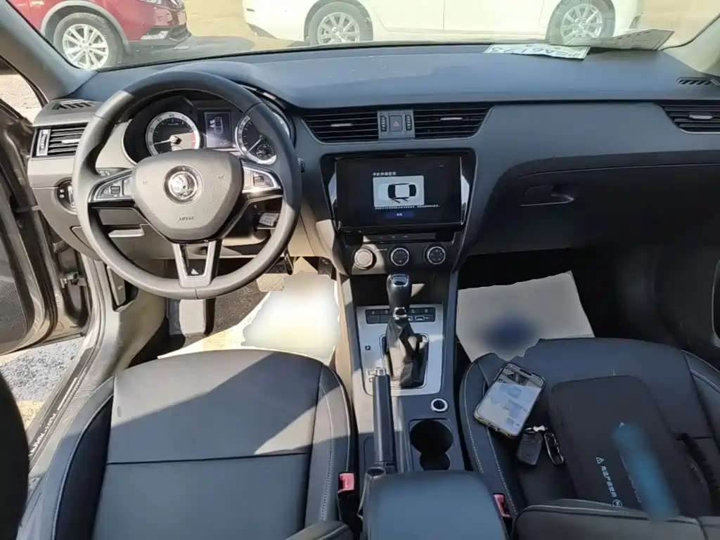Skoda Octavia 2022 — фото 10