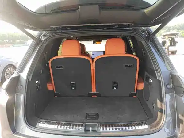 Li Auto L8 2025