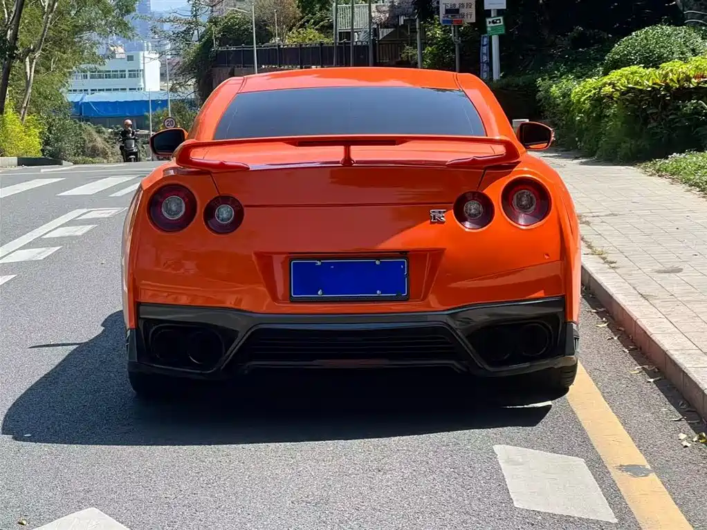 Nissan GT-R 2017 — фото 9