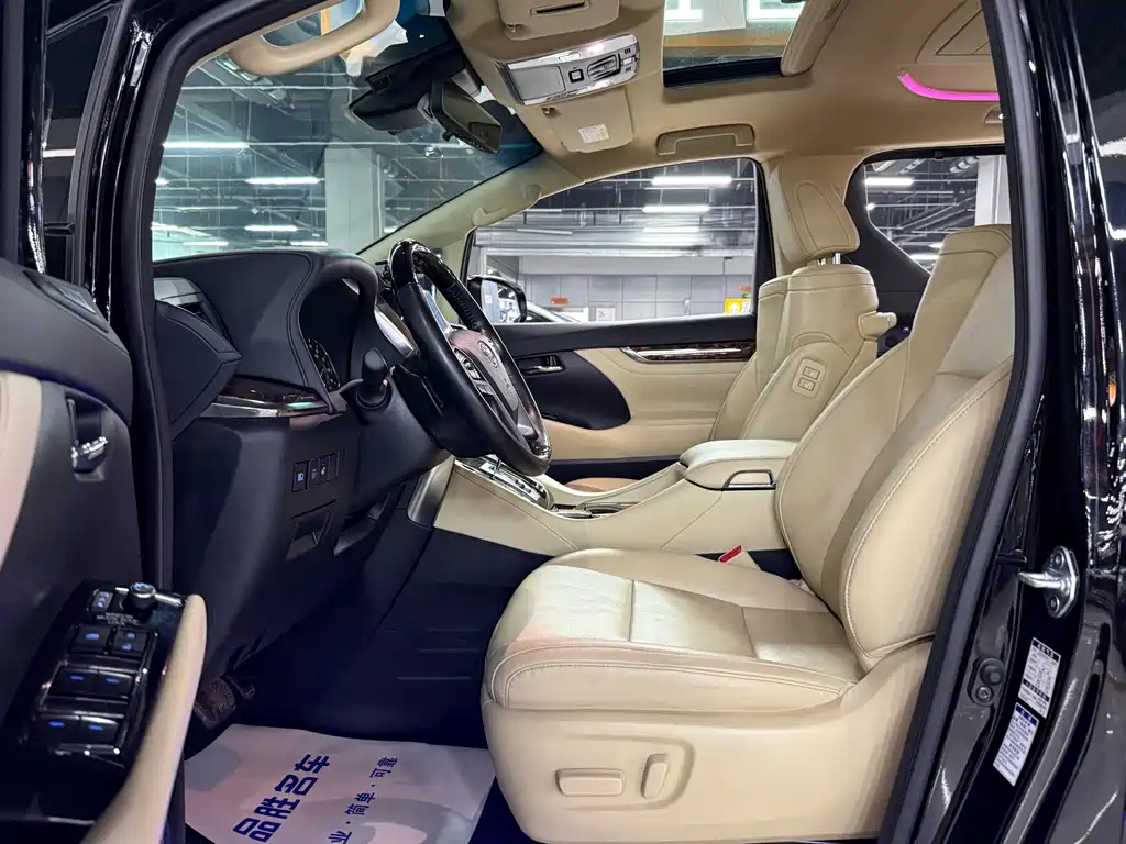 Toyota Alphard 2022 — фото 8