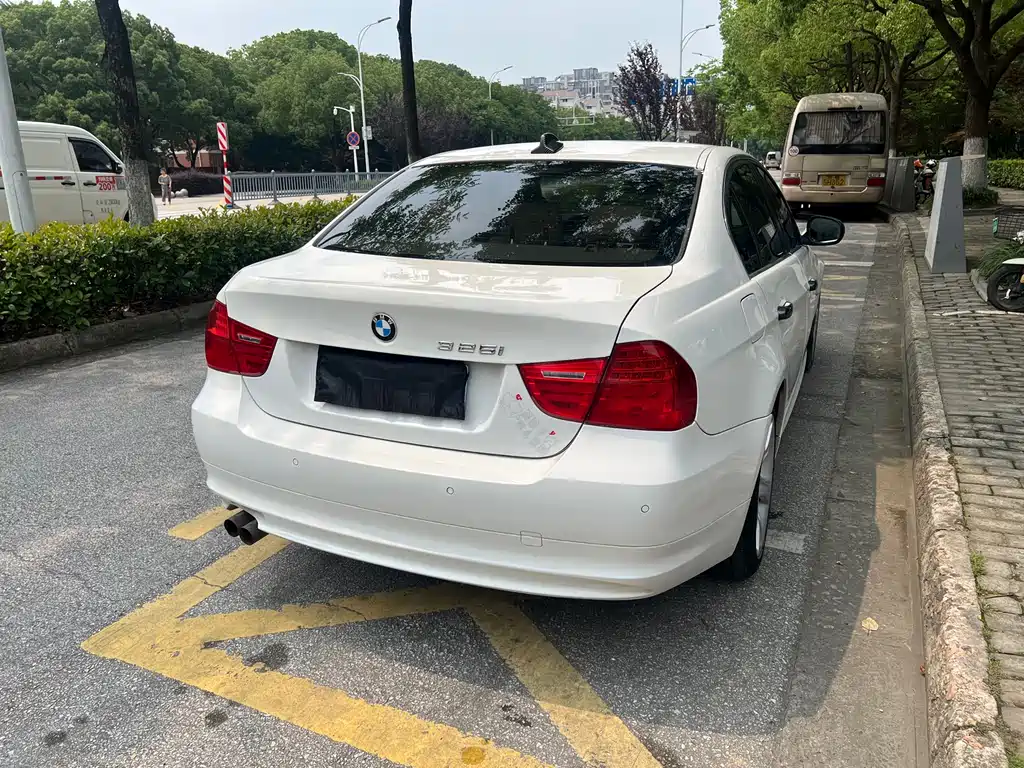 BMW 3 Series 2011