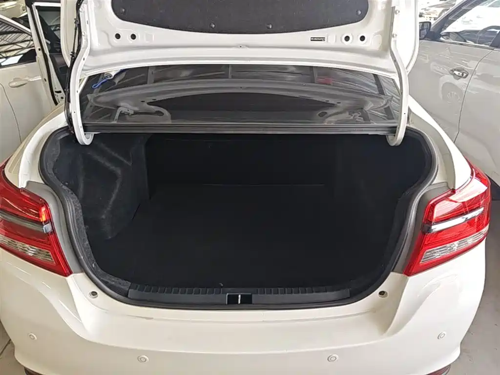 Toyota Yaris L 2020 — фото 19