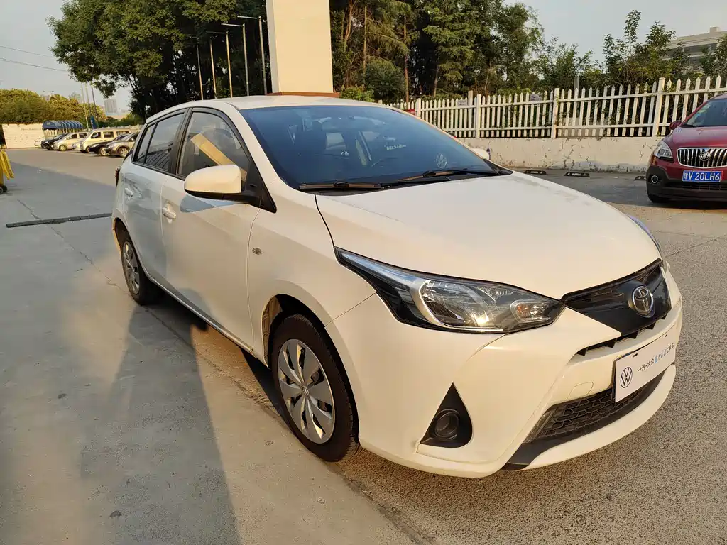Toyota Yaris L 2019 — фото 3