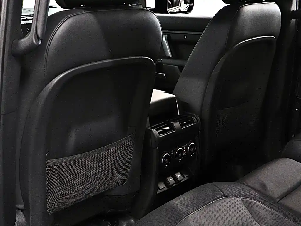 Land Rover Defender 2023 — фото 13