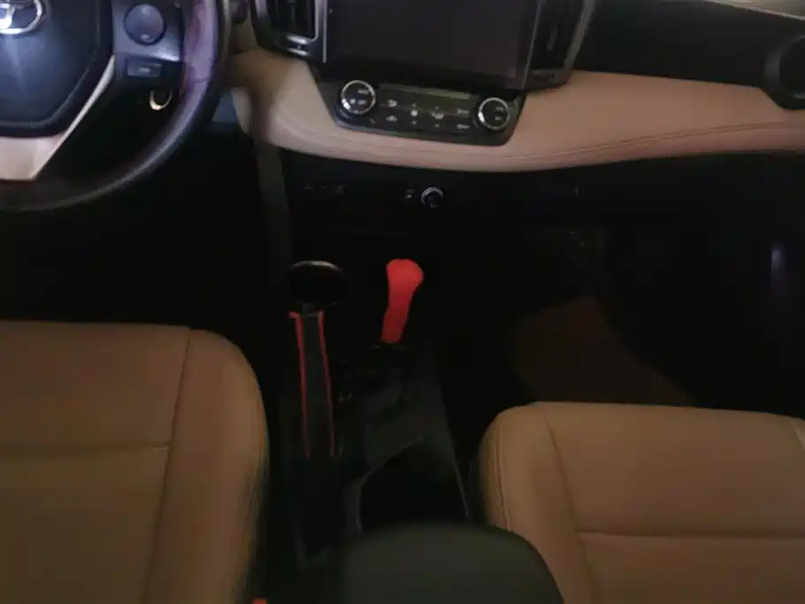 Toyota RAV4 2015 — фото 16