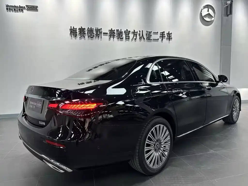 Mercedes-Benz E-Class 2022 — фото 9