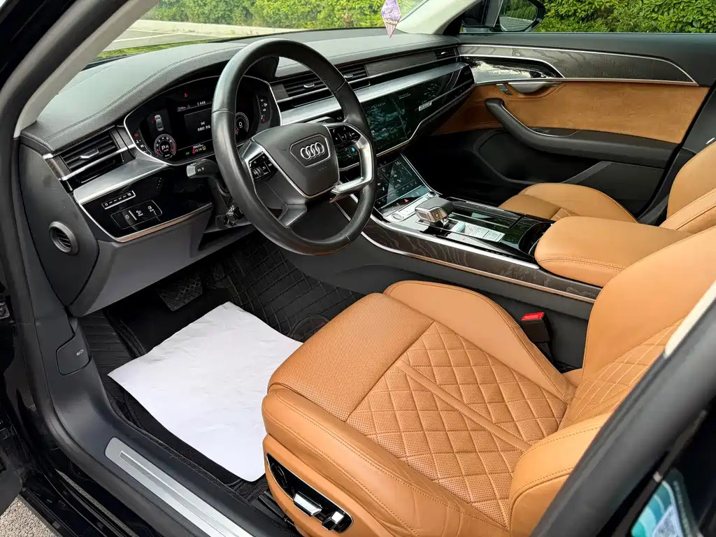 Audi A8 2021 — фото 15