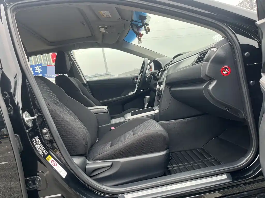 Toyota Camry 2014 — фото 16