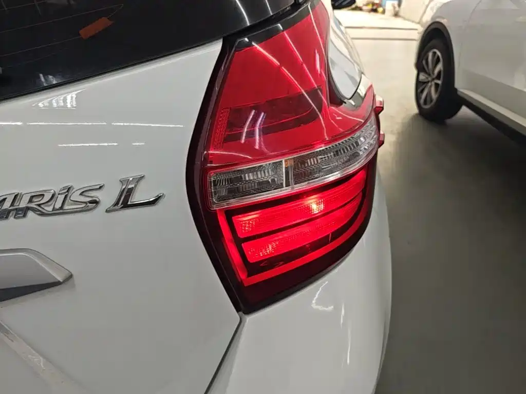 Toyota Yaris L 2020 — фото 8