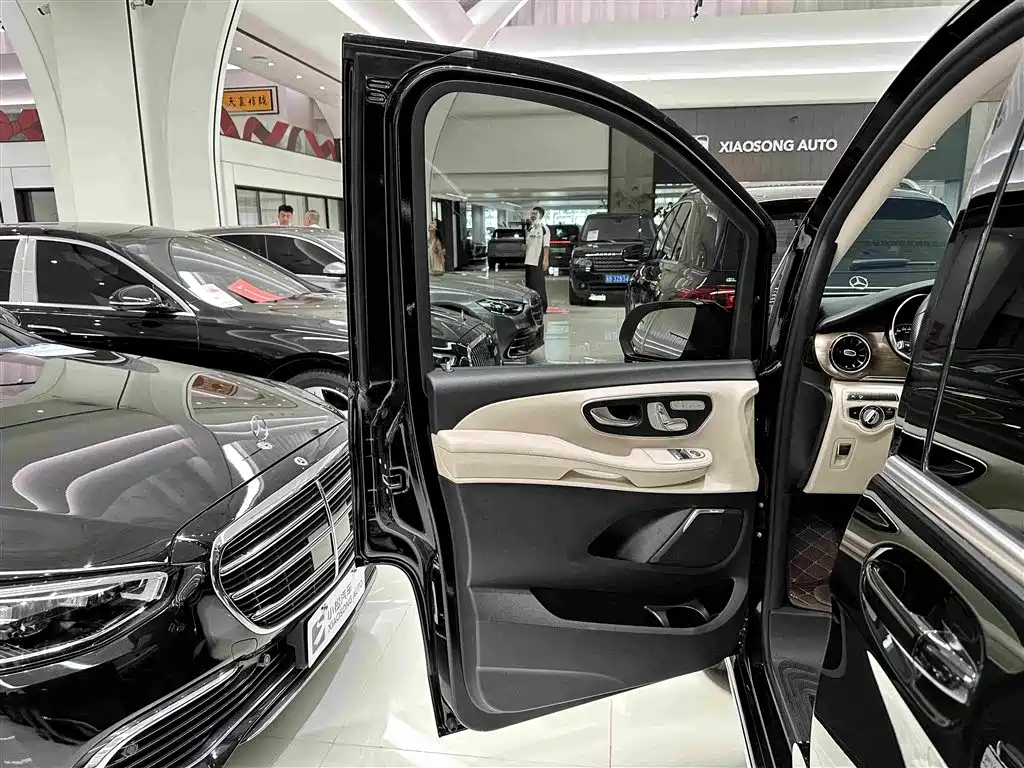 Mercedes-Benz V-Class 2023 — фото 16