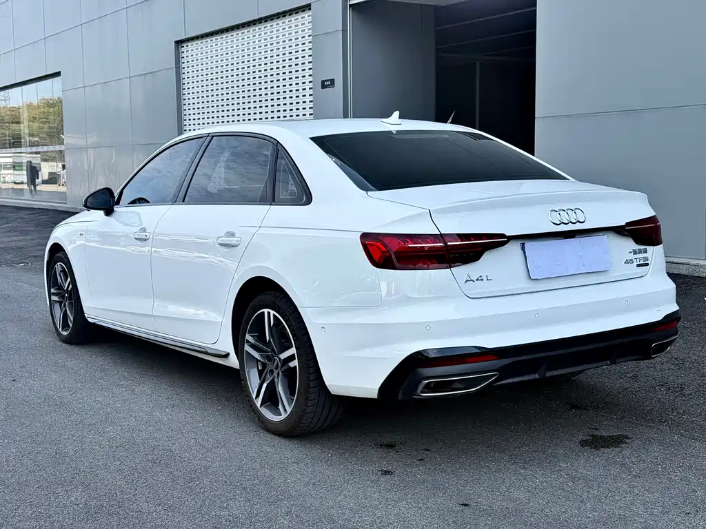 Audi A4L 2020 — фото 14