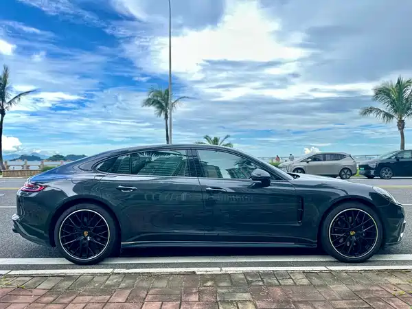 Porsche Panamera 2020