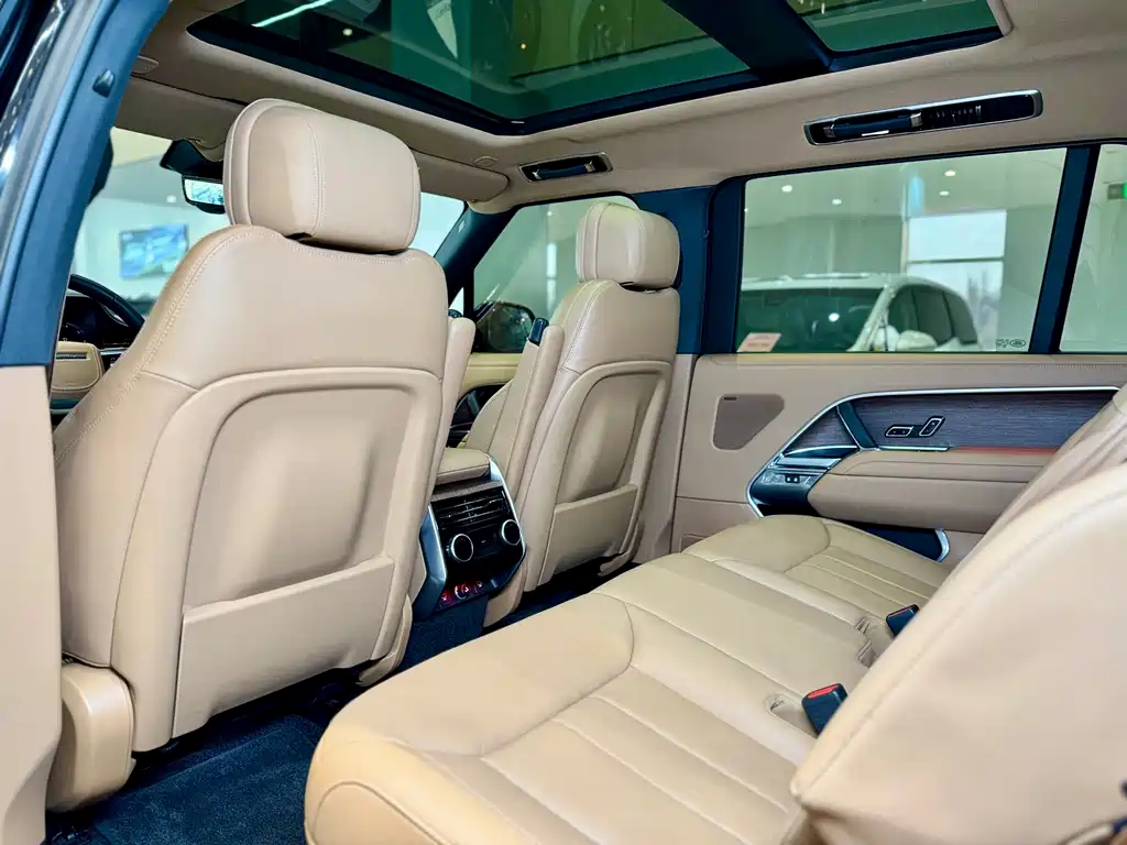 Land Rover Range Rover 2024 — фото 13