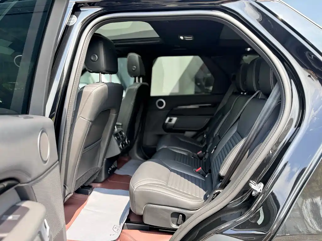 Land Rover Discovery 2025 — фото 12