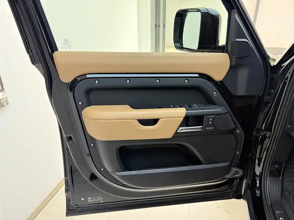Land Rover Defender 2025 — фото 14