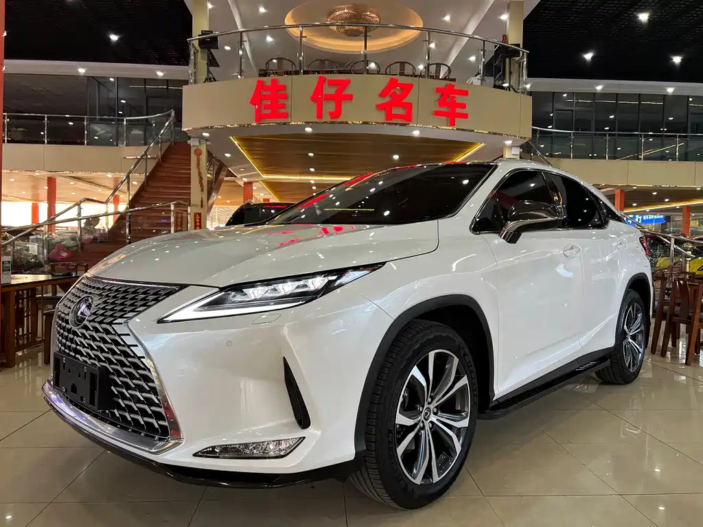 Lexus RX 2022 — фото 1