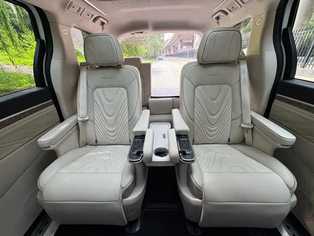 GAC Motor Trumpchi M8 2022 — фото 15