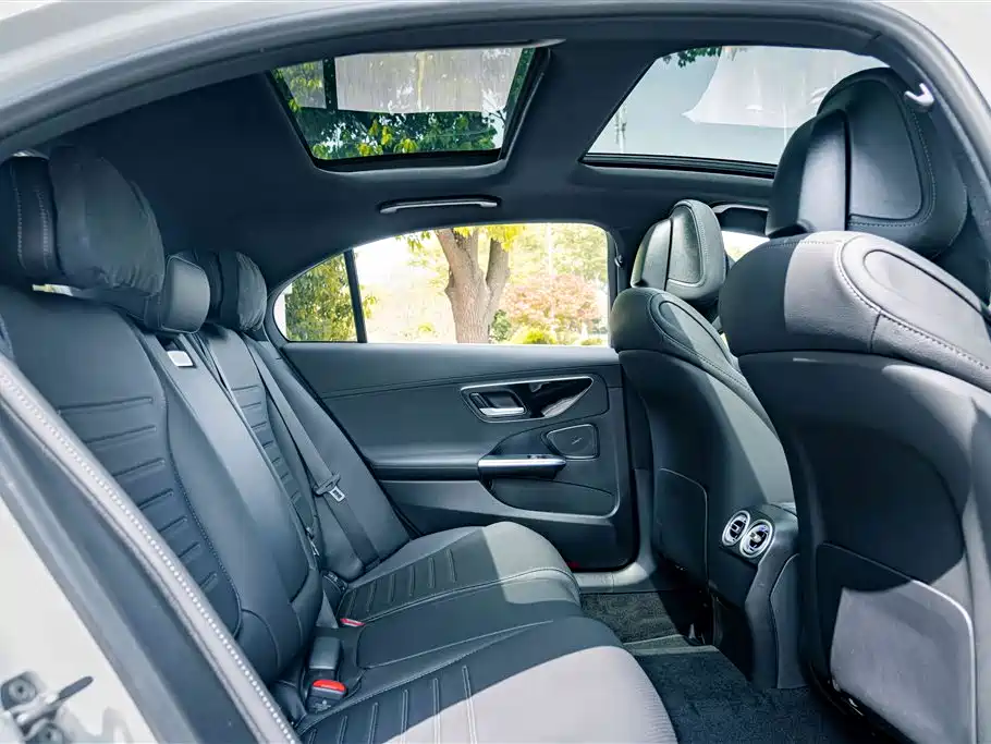 Mercedes-Benz C-Class 2025 — фото 18