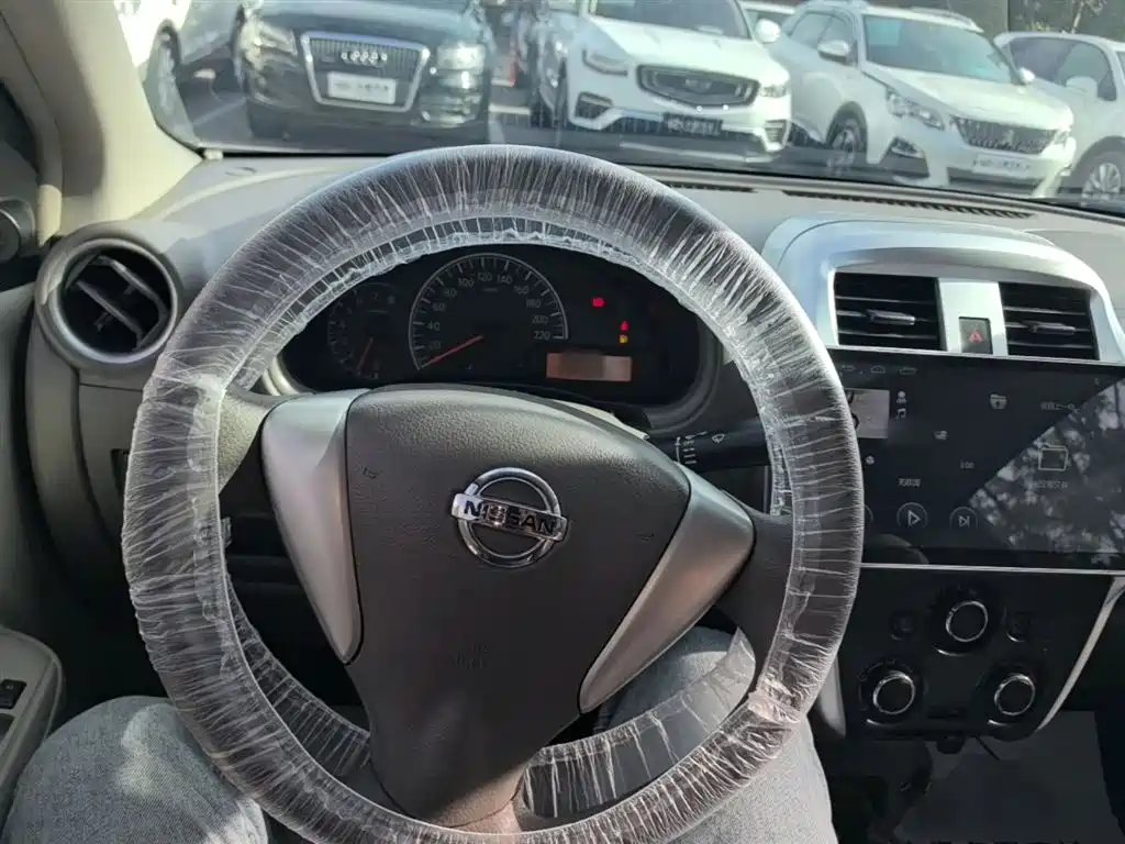 Nissan Sunny 2016 — фото 11