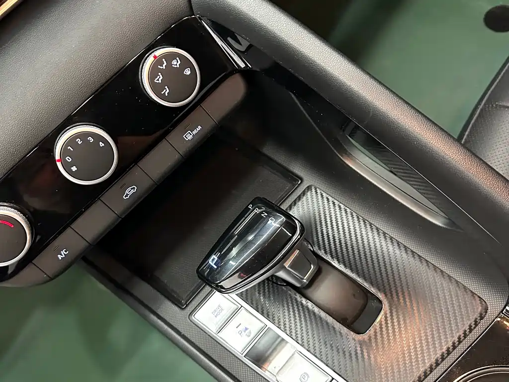 Hyundai Elantra 2023 — фото 12
