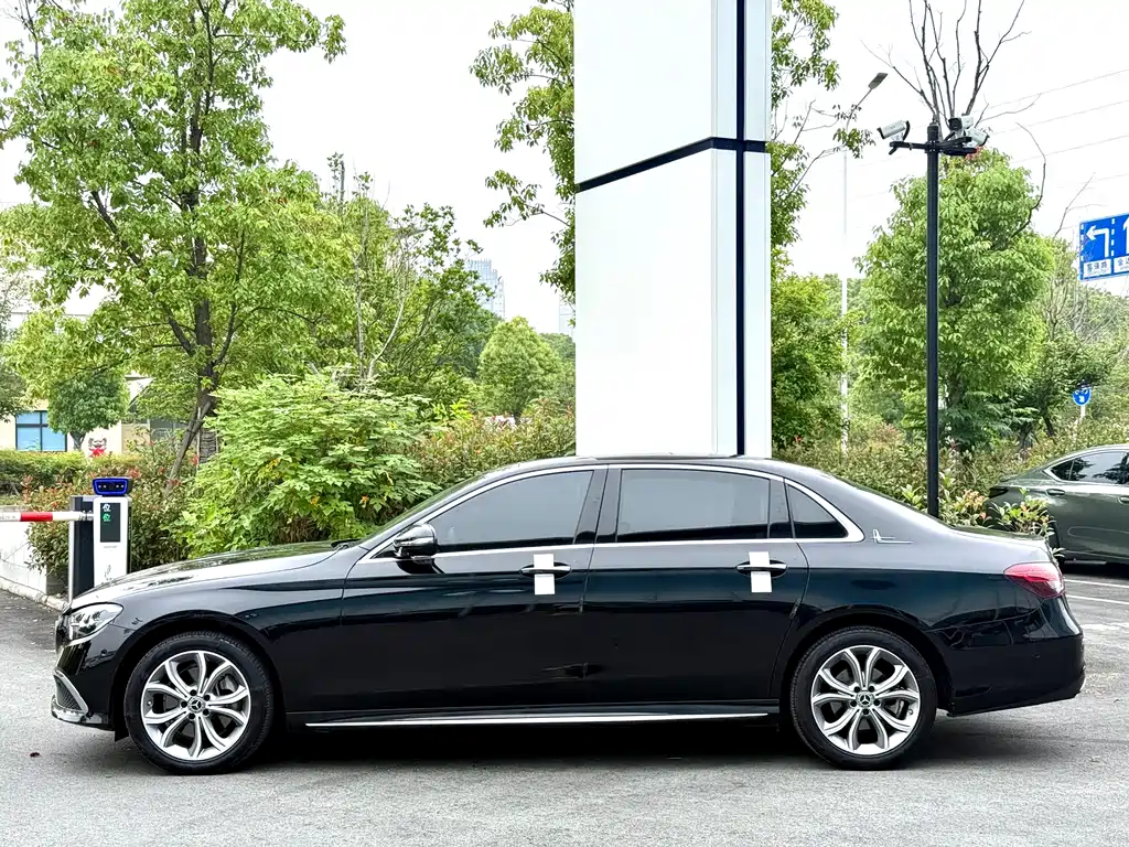 Mercedes-Benz E-Class 2022