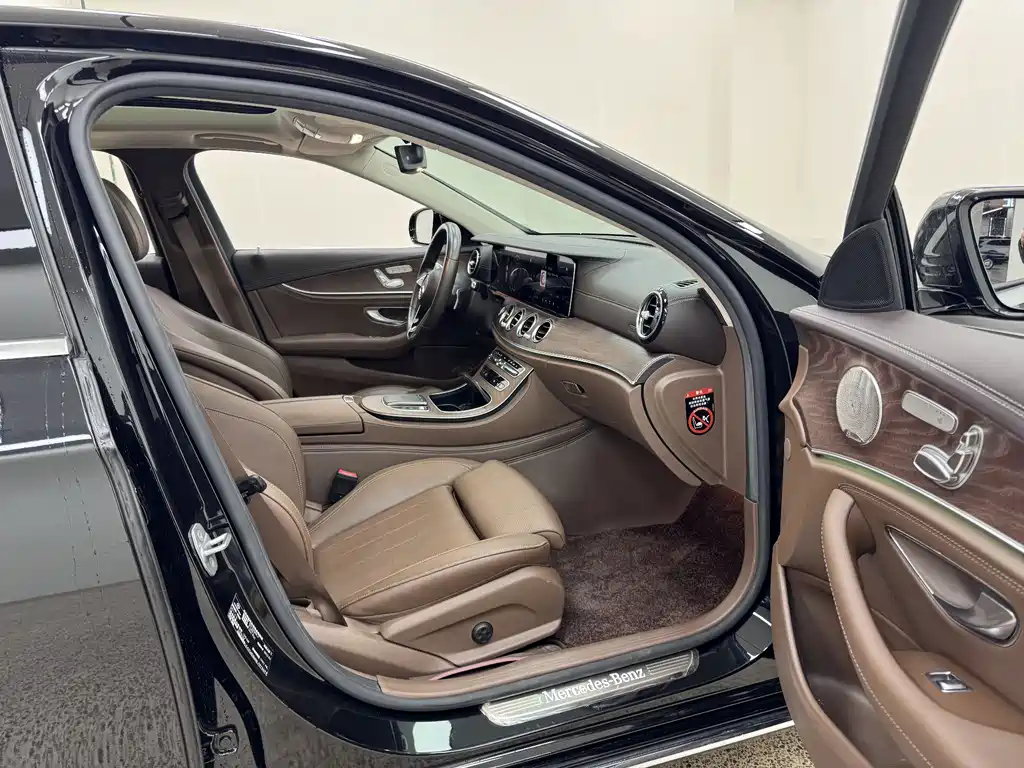 Mercedes-Benz E-Class 2022 — фото 14
