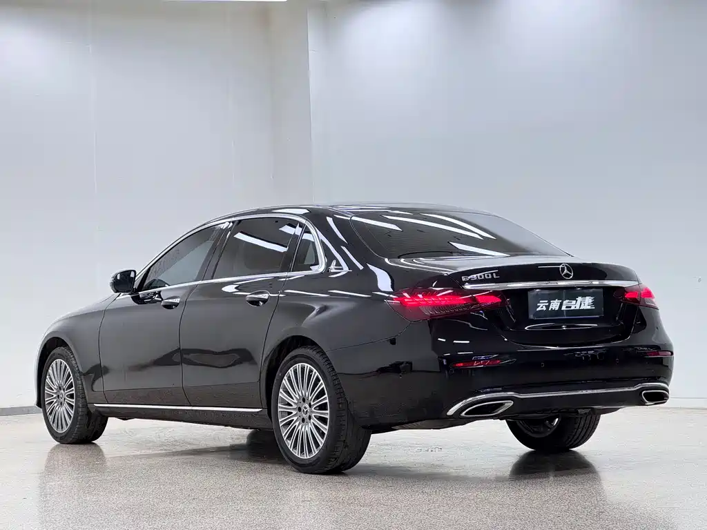 Mercedes-Benz E-Class 2022 — фото 4