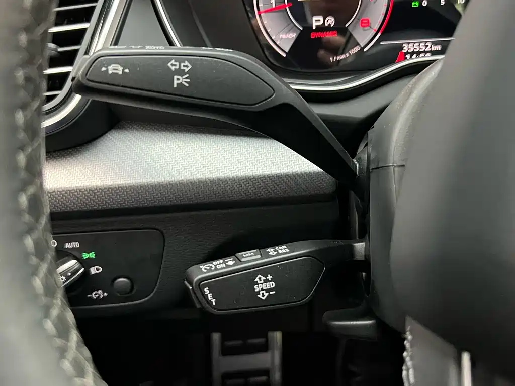 Audi Q5L 2023 — фото 23