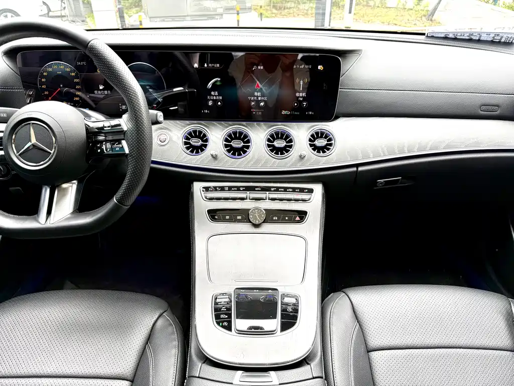 Mercedes-Benz E-Class 2022 — фото 12