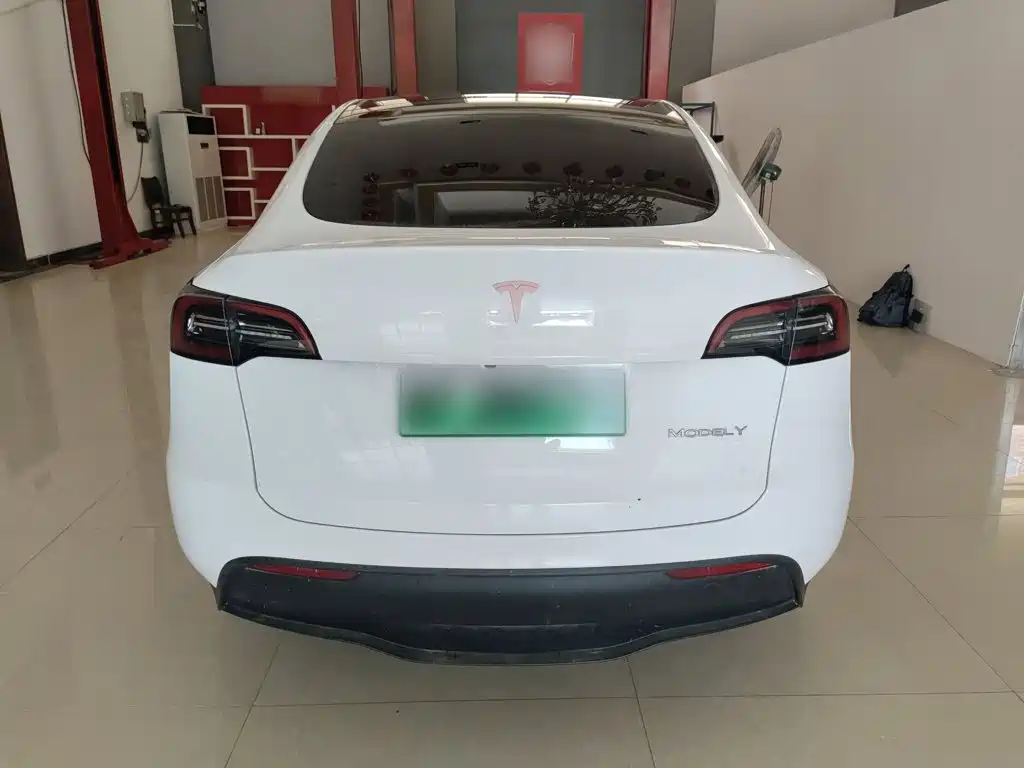 Tesla Model Y 2023 — фото 5