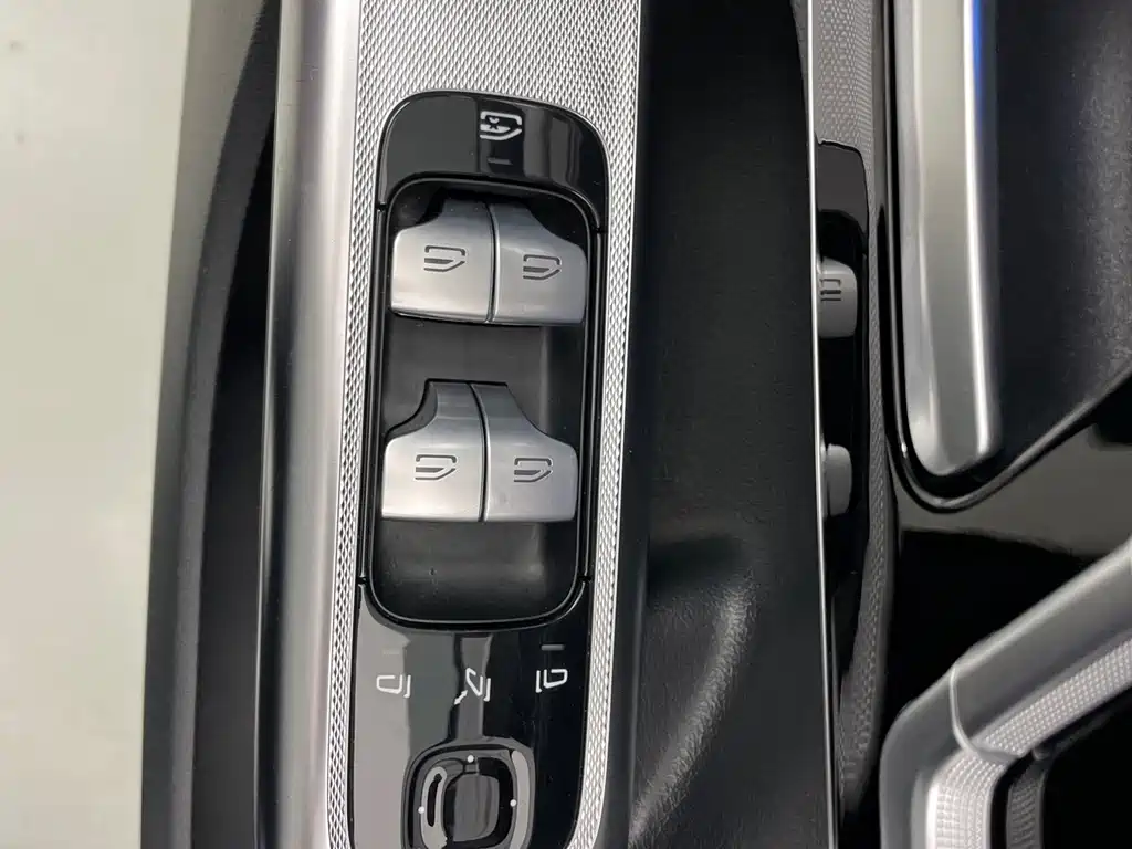 Mercedes-Benz EQE 2023 — фото 10