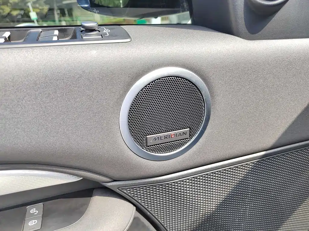 Land Rover Discovery 2020 — фото 12